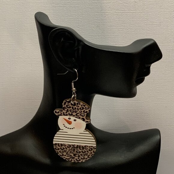 Snowman Earrings, Christmas Earring, Frosty Earrings, Holiday Earring, Gift Idea - Picture 4 of 4